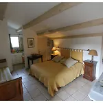 Le Jas De Peguier Bed & Breakfast 4*