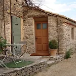 Le Jas De Peguier Bed & Breakfast 4*