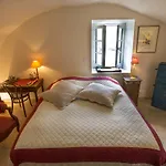 Le Jas De Peguier Bed & Breakfast 4*