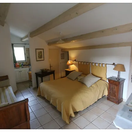 Le Jas De Péguier Couette-café 4*