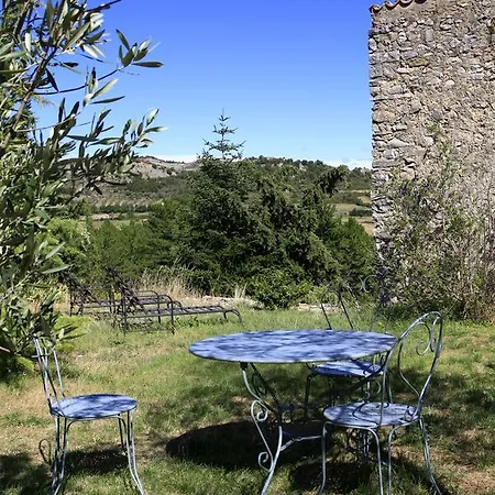 Le Jas De Péguier Bed & Breakfast 4*