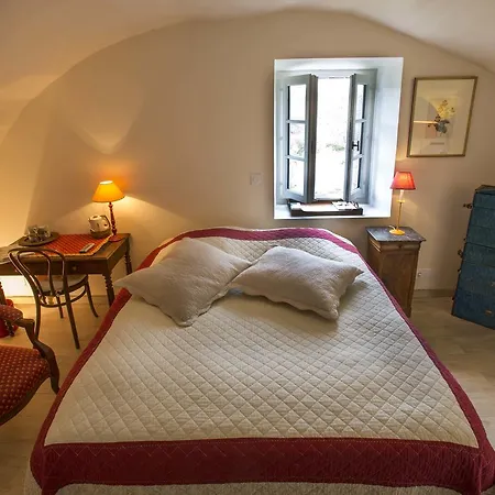 Le Jas De Peguier Bed and Breakfast 3*