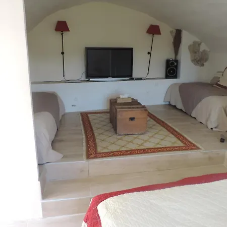 Le Jas De Peguier Bed and Breakfast