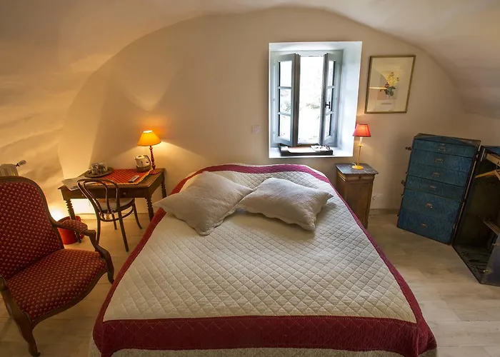 Le Jas De Péguier Couette-café 4*